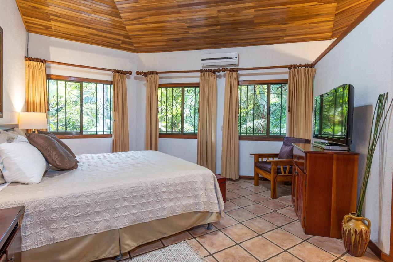 Апарт отель Jungle Creek Мануэль-Антонио Экстерьер фото
