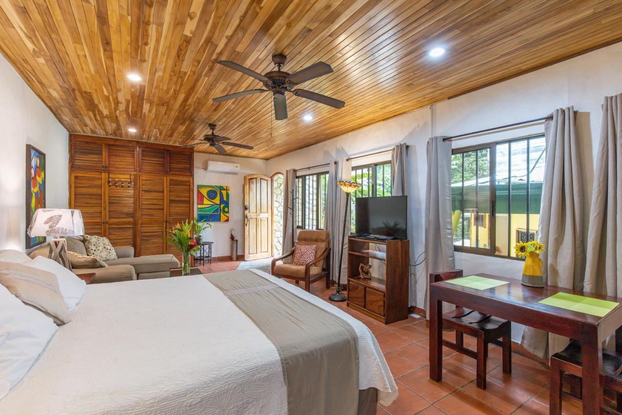 Апарт отель Jungle Creek Мануэль-Антонио Экстерьер фото